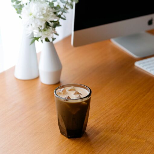 skandiashafer_vero_smoke_latte_vases_desk