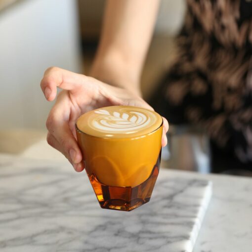 vero_amber_capp_ls_barista