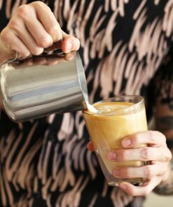 vero_latte_clear_ls_pour
