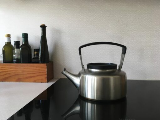 Tias kettle in kitchen