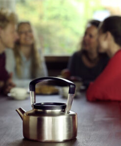 Tias kettle with family