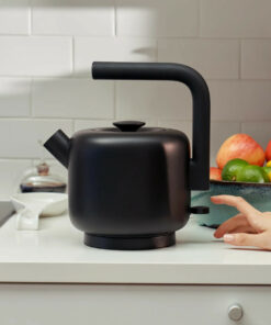 fellow clyde electric black kettle in use