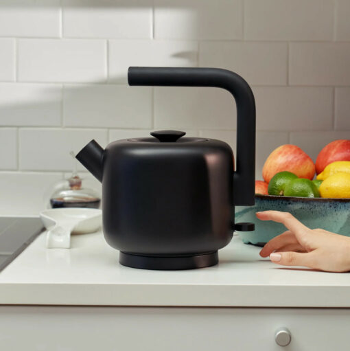 fellow clyde electric black kettle in use