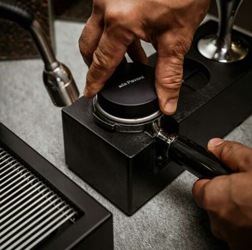 la-pavoni-leveller-in-use