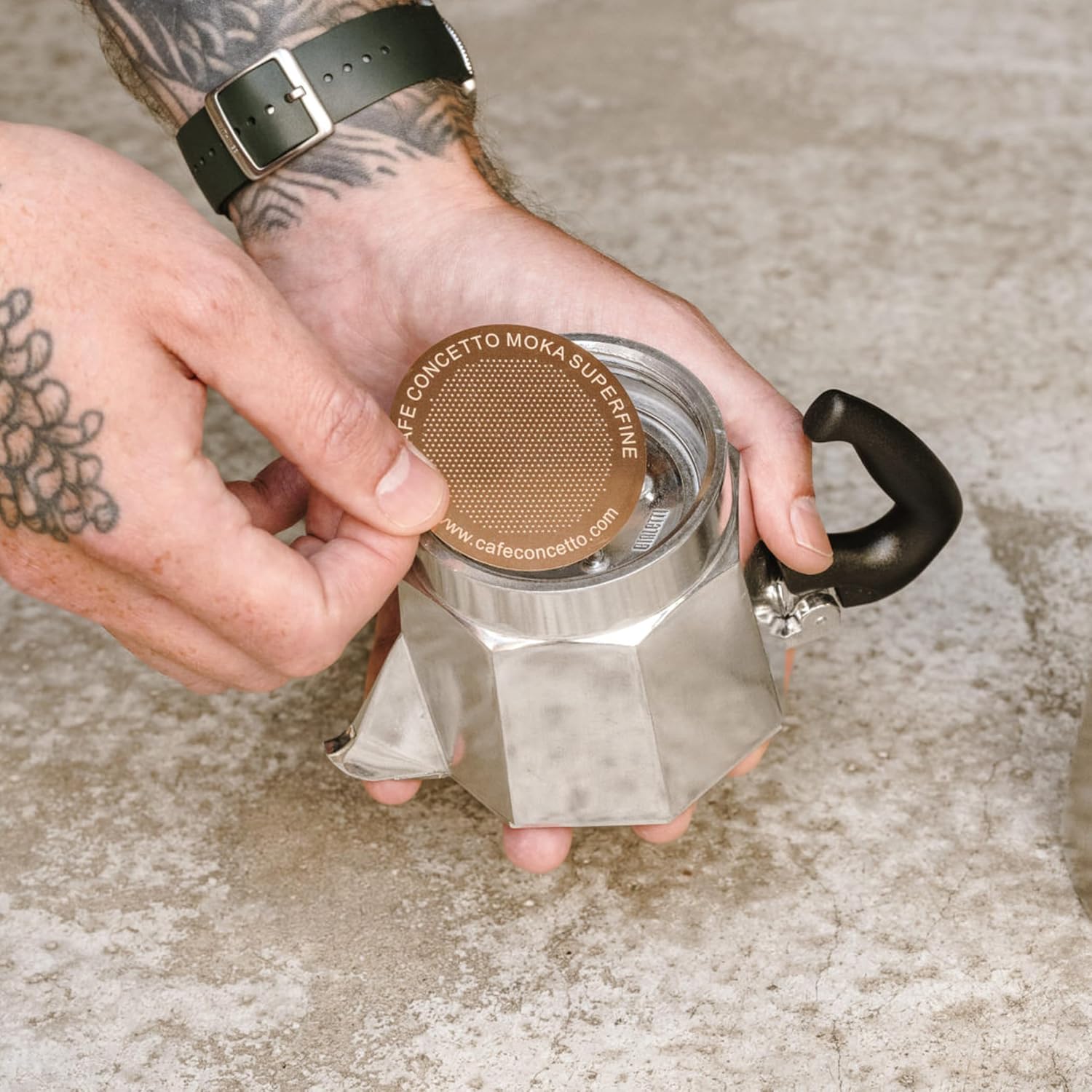 Fitting the Cafe Concetto Superfine Moka Disc in a Bialetti Moka Express